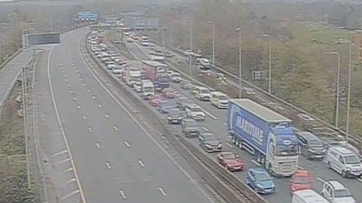 M60 Closed in Both Directions Following Police Incident