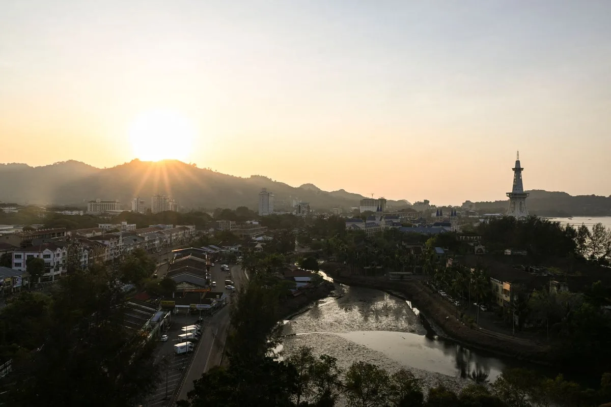 Malaysia Questions If It Is in the Wrong Time Zone