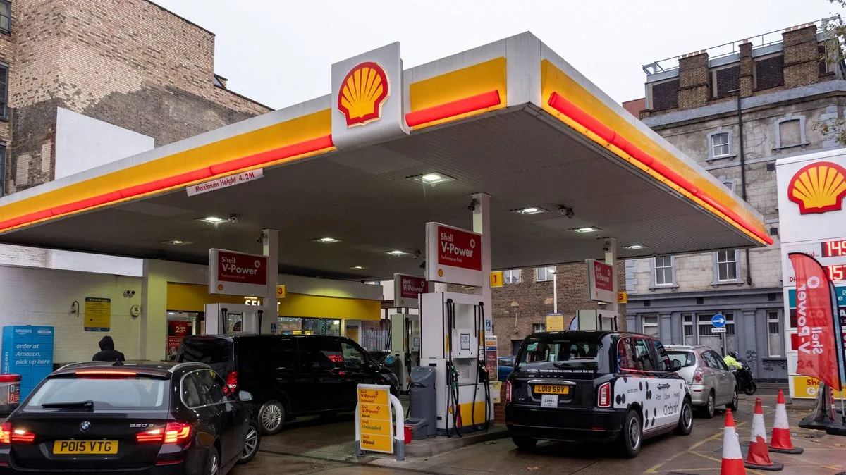 Martin Lewis Urges Drivers to Use App for Cheaper Petrol as Prices Soar