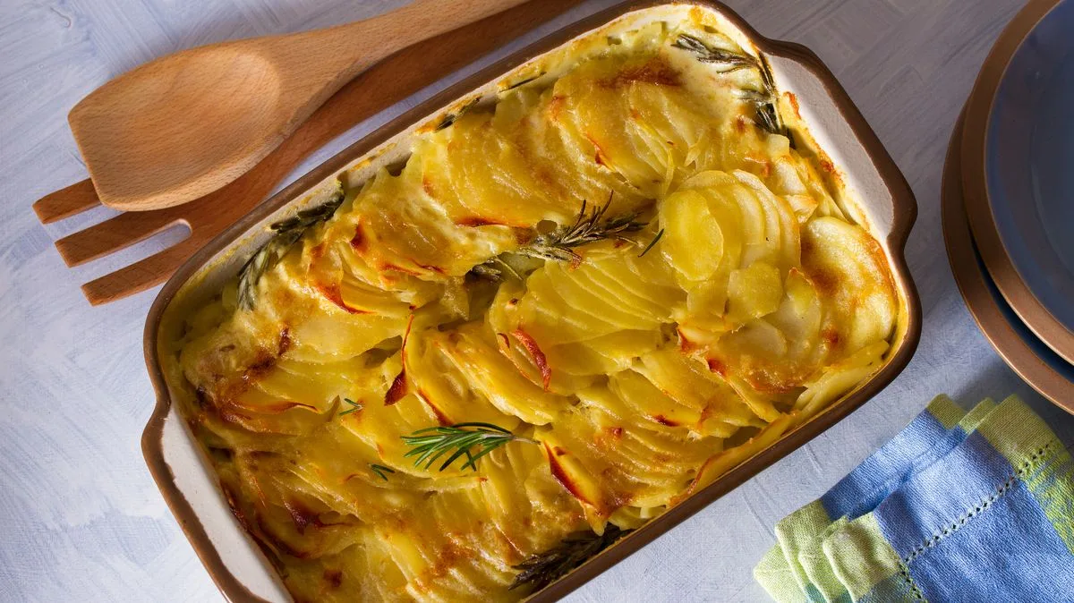 Mary Berry's Ultimate Cottage Pie Recipe with Dauphinoise Topping