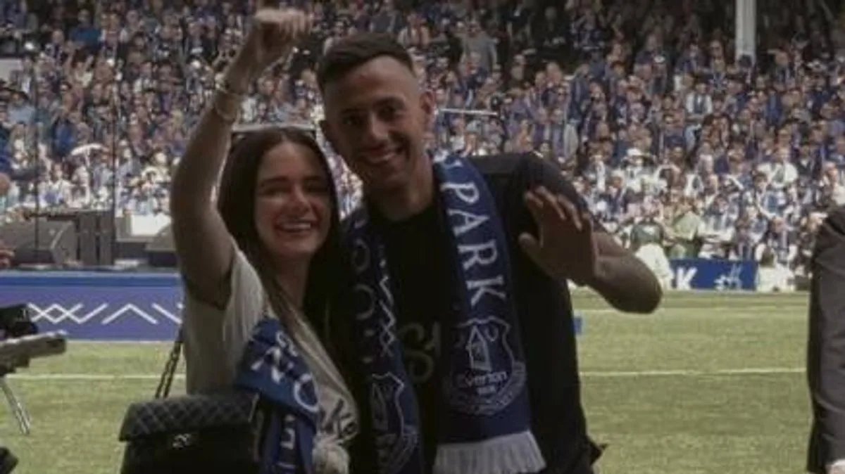 McNeil's Girlfriend Blasts Palace After Transfer Collapse