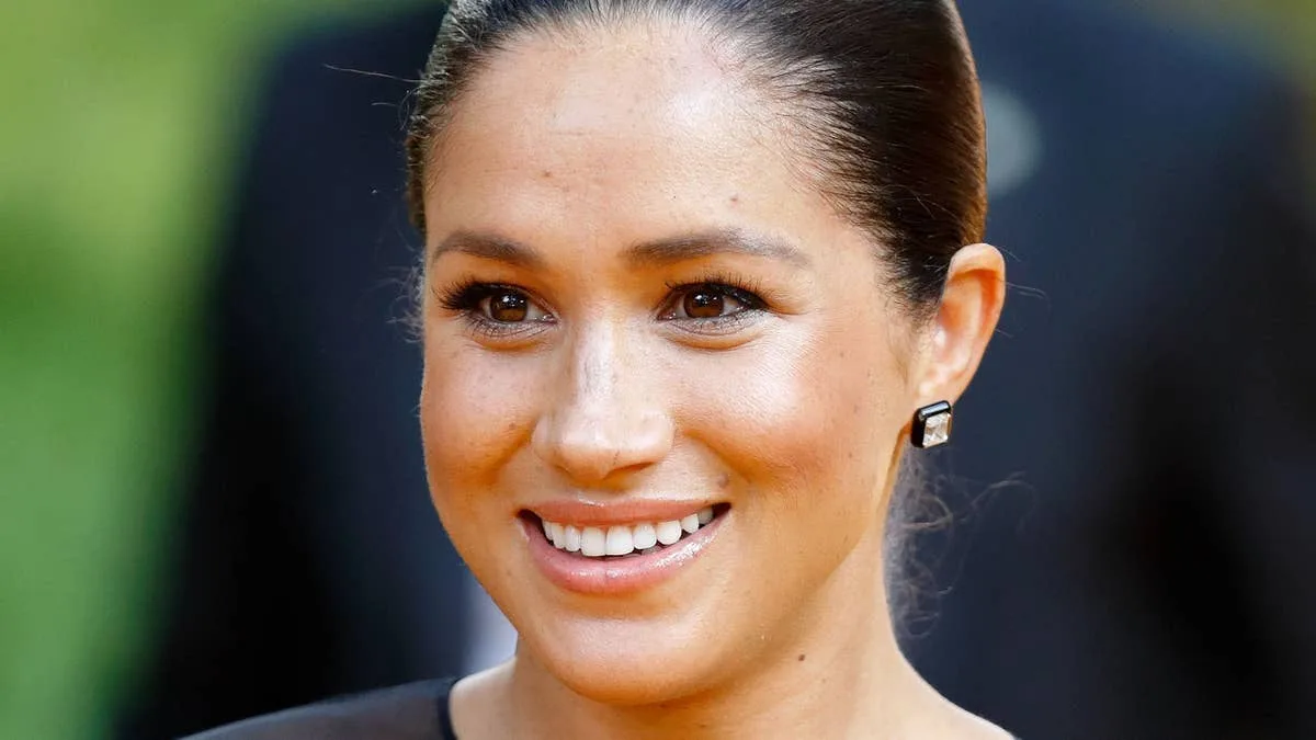 Meghan Markle Makes Solo Paris Fashion Week Debut at Balenciaga