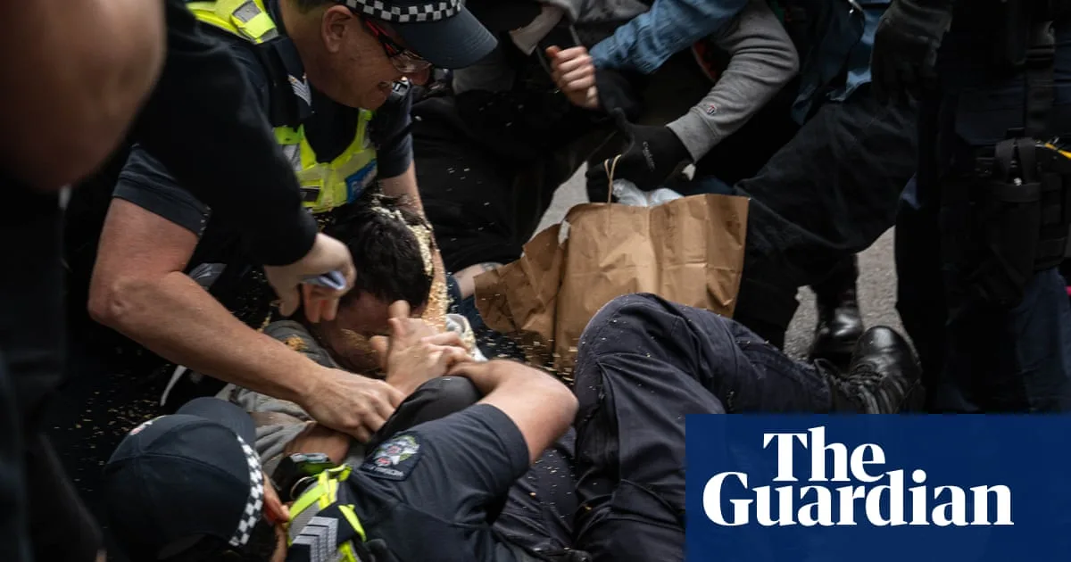 Melbourne Anti-Immigration Rally Sees Violent Clashes, Premier Blames Counter-Protesters