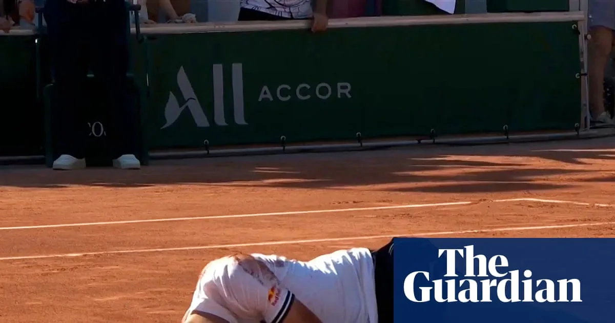 Mensik Fumes at 'Insane' French Open Heat After Collapse