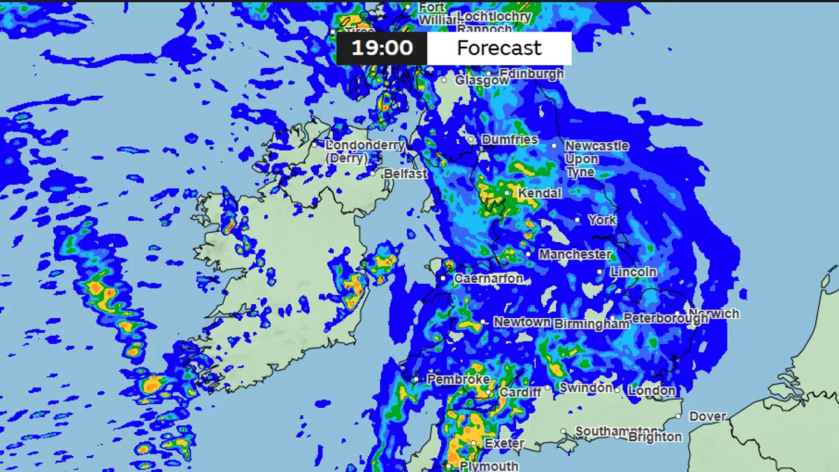 Met Office Issues 30-Hour Heavy Rain Warning for 34 English Counties