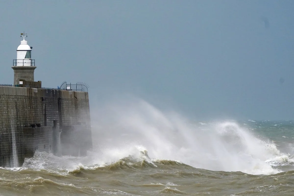 Met Office Issues 70mph Wind Warning for England and Wales