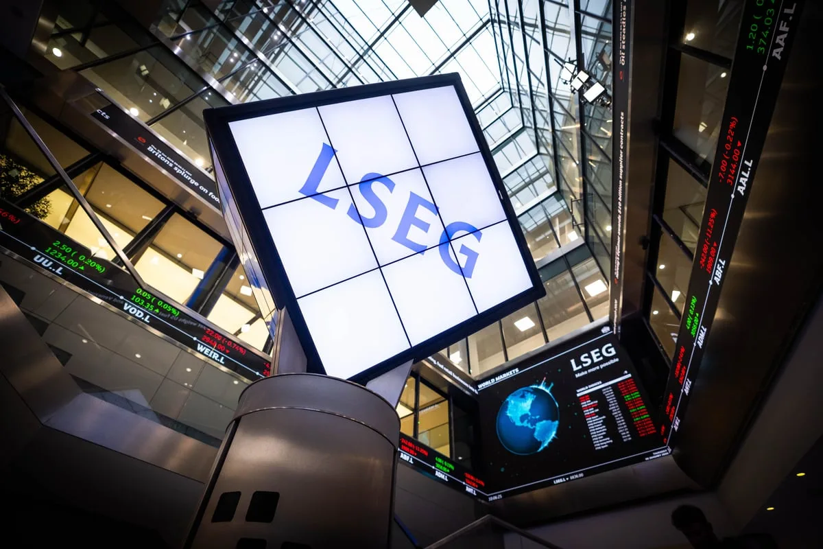 Miners Lift FTSE 100 as Oil Prices Drop on Middle East Hopes