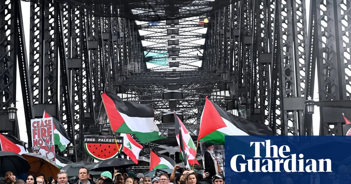 Chris Minns Faces Labor Backlash Over Sydney Harbour Bridge Protest Stance
