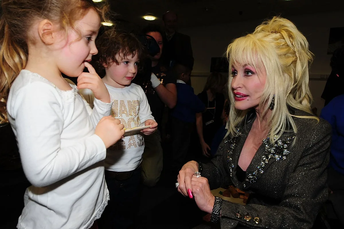 Missouri Cuts Funding for Dolly Parton's Free Book Programme