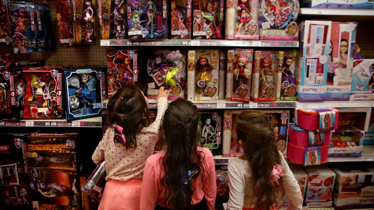 Mum’s ‘magical’ photo trick stops kids begging for toys in shops
