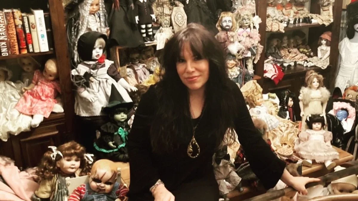 Gothic Artist Turns Room into 'Shrine' to Over 300 Creepy Dolls