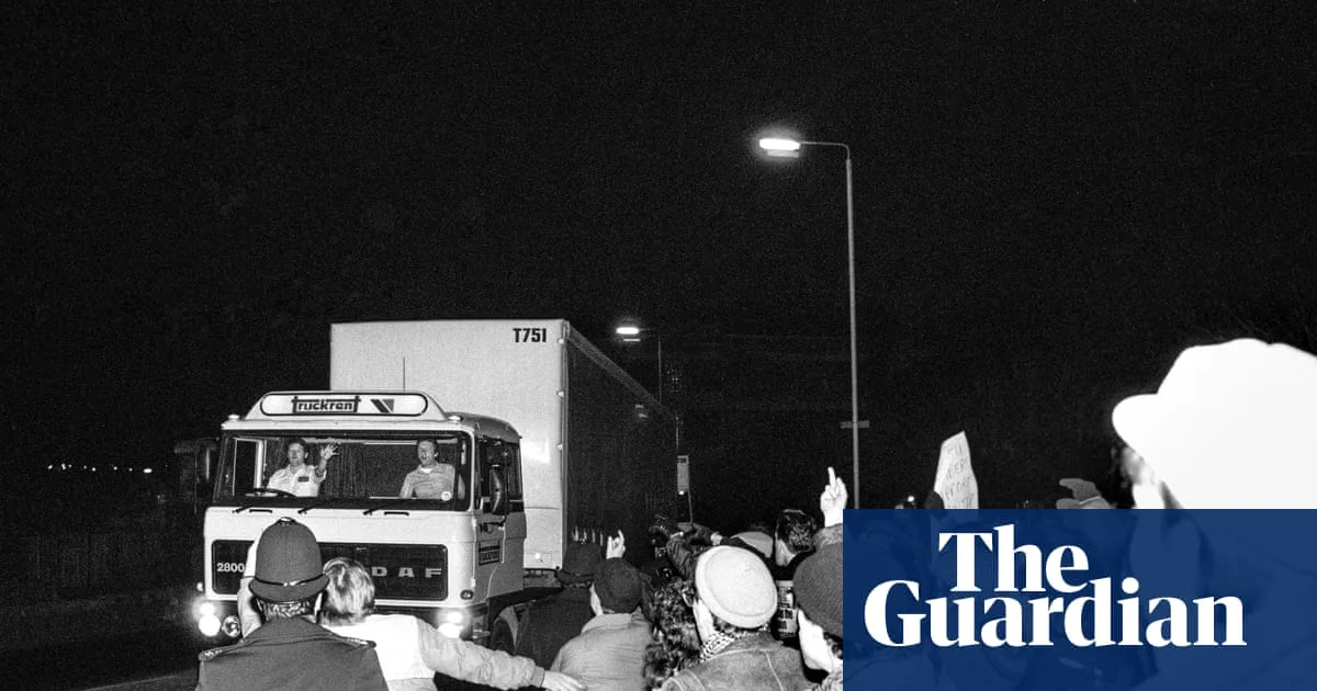Murdoch's Wapping Revolution: Print Unions Strike as New Technology Takes Over