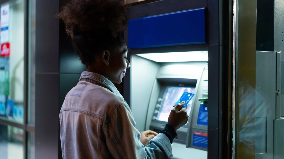 Four Major Banks to Cut Savings Rates in Coming Weeks
