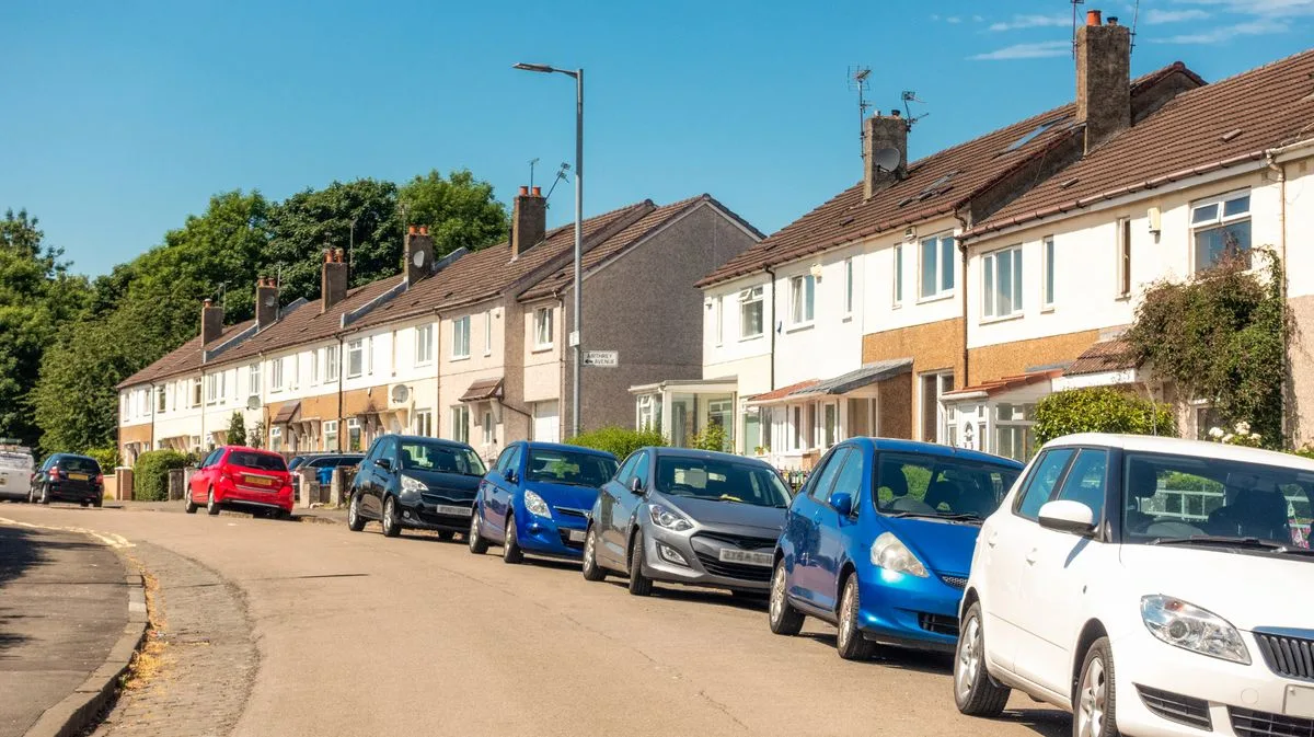 Neighbour Parks in Front of House Despite Empty Driveway
