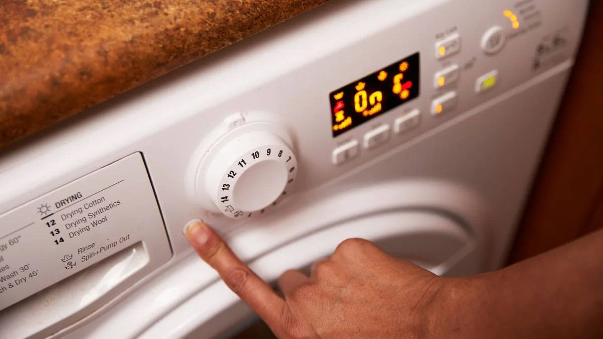 Avoid Laundry Between 4pm and 7pm to Cut Energy Bills, Expert Says