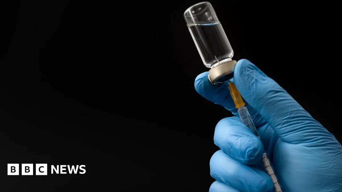 UK Regulators Issue Allergy Warning for Pfizer Covid-19 Vaccine After Two NHS Workers React
