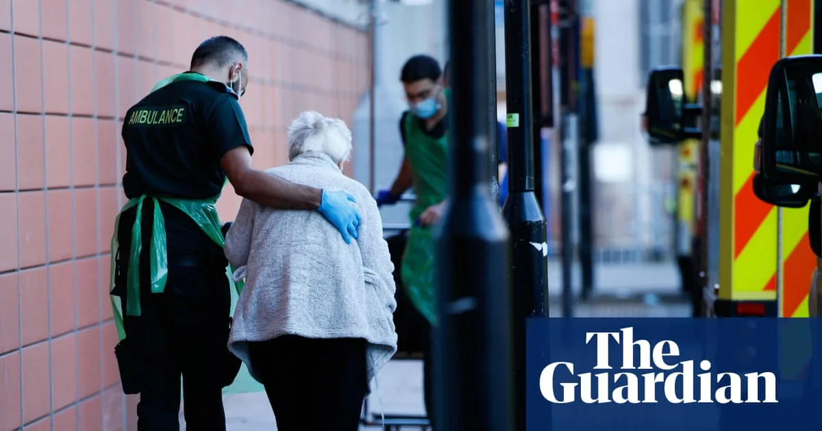 Starmer Warns Resident Doctors Against Strikes Amid NHS Flu Crisis