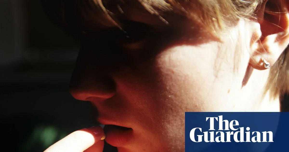 NHS pauses hormone treatment for teens after evidence review