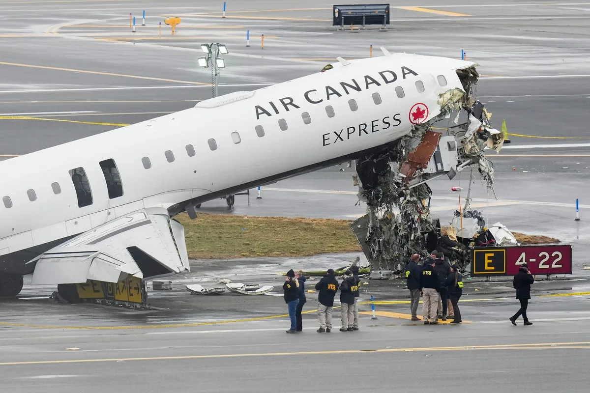 NTSB Investigates Whether LaGuardia Controller Left Post Before Fatal Crash