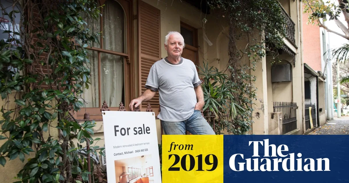 Off-Grid Sydney Terrace Saves £3,500 Yearly For Former Lawyer
