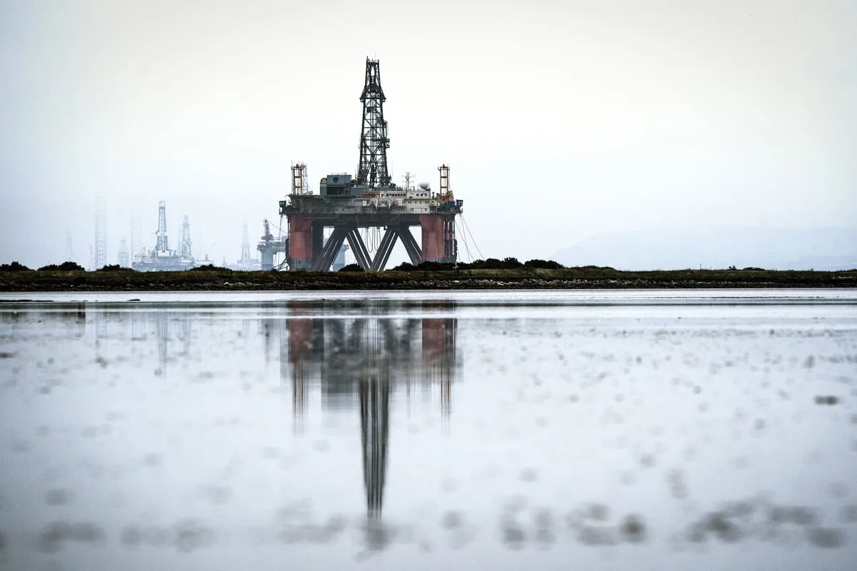 Oil Returns to $100 as Iran Peace Hopes Diminish