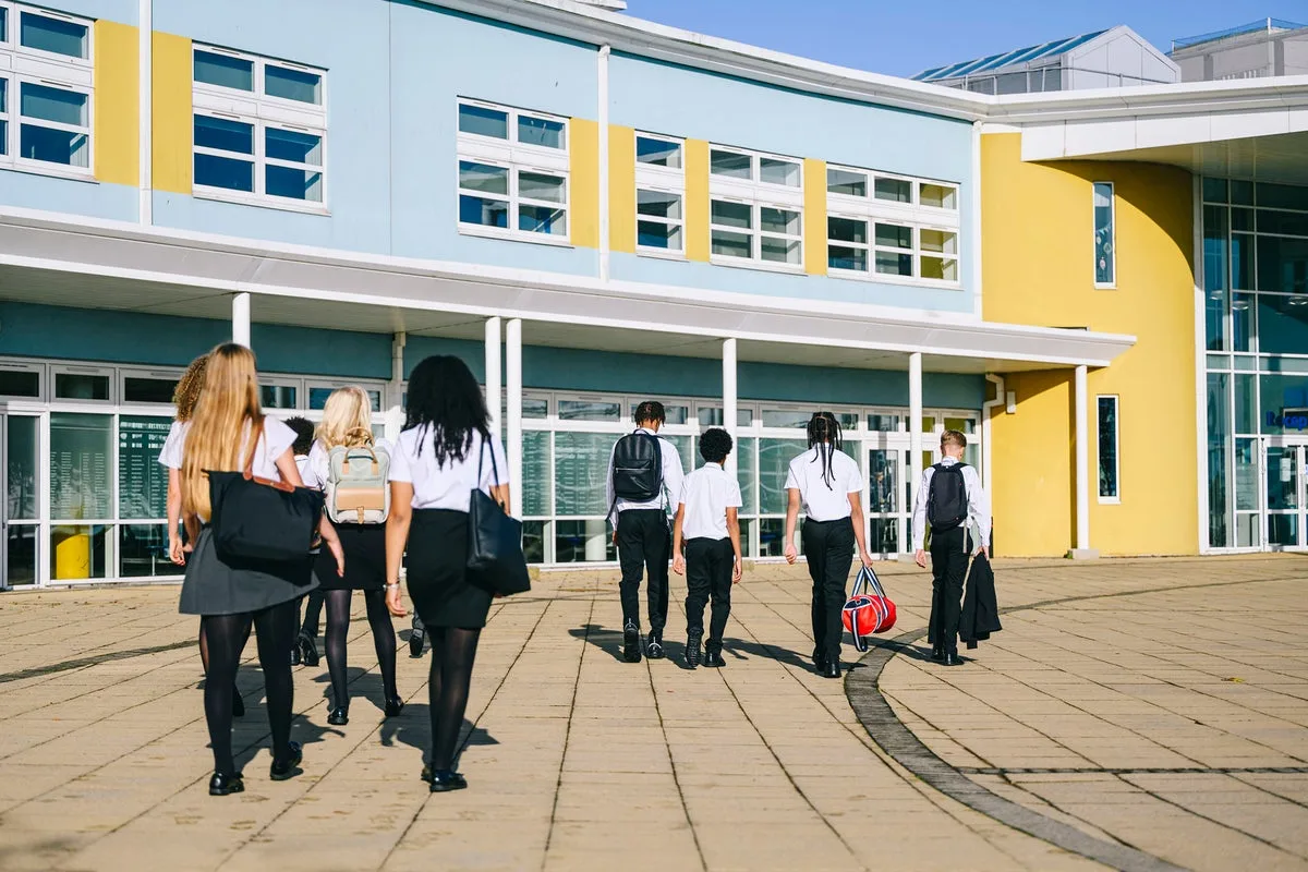 Only 35% of Young British Women View Men Positively, Poll Finds