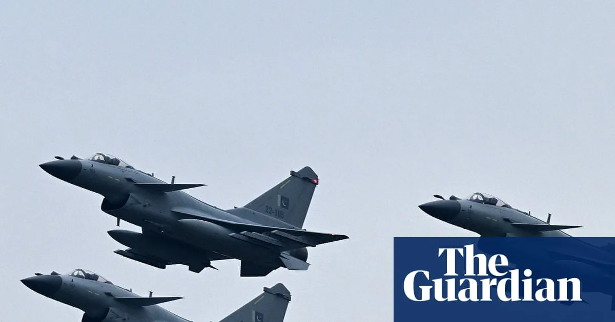 Pakistan Airstrikes Kill 10 in Afghanistan, Taliban Says