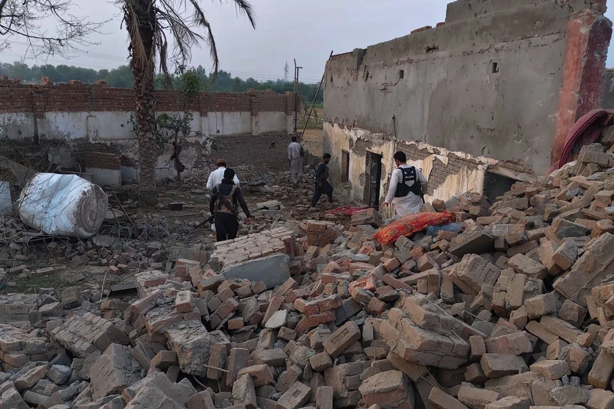 Pakistan Suicide Attack Kills 14 Police Officers