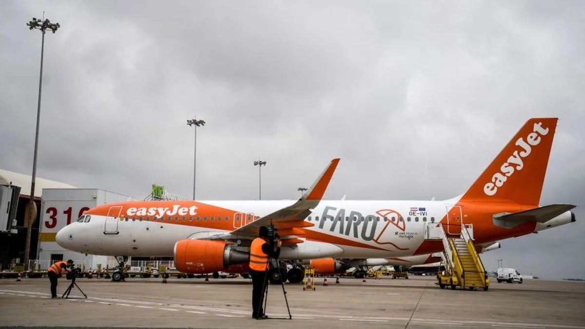 Drunk Passenger Arrested After Attempting to Open Plane Door Mid-Flight