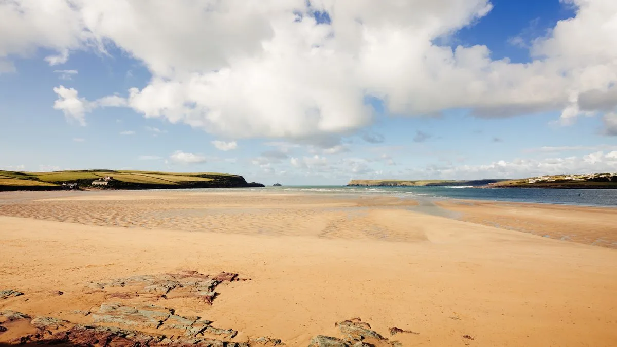 Man Dies in Tragic Cornwall Beach Rescue Attempt