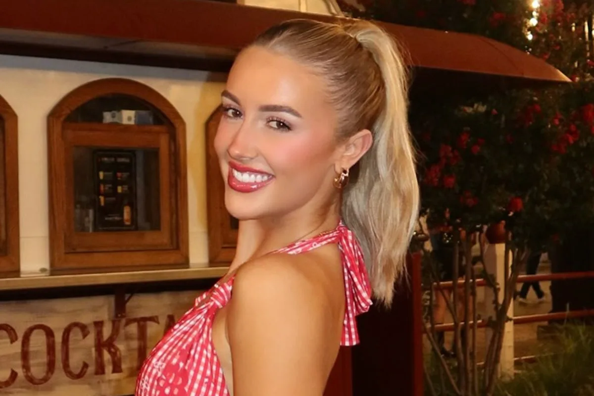 Perth Dancer Defends Dallas Cowboys Cheerleader Look