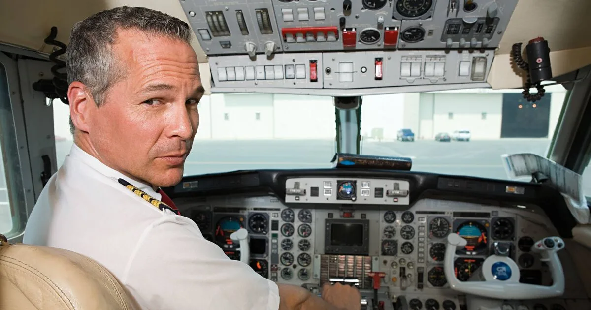 Pilot with 10,000 hours avoids Antarctica due to extreme risks