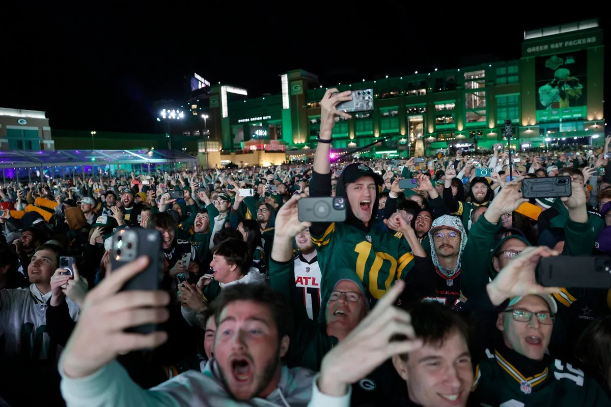 Pittsburgh Schools Move to Remote Learning Amid NFL Draft Crowds