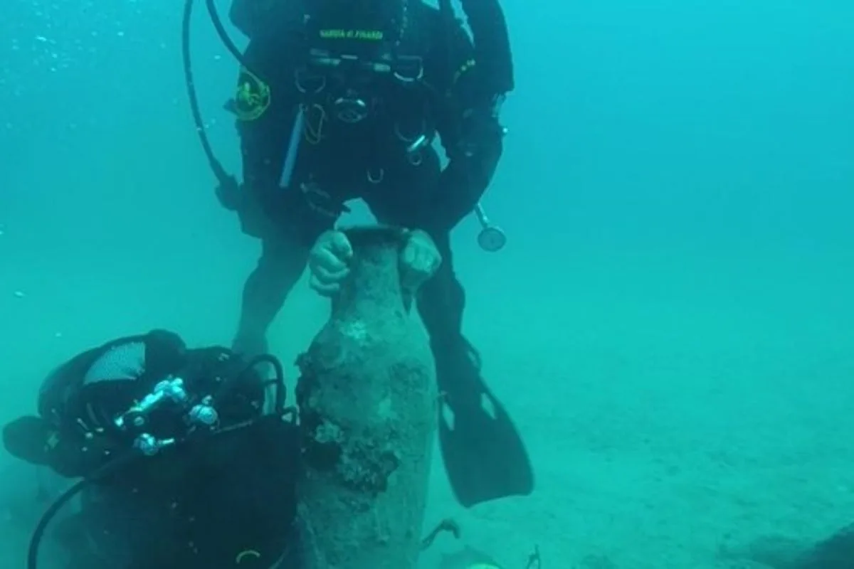 Police Discover Ancient Roman Shipwreck Off Italian Coast