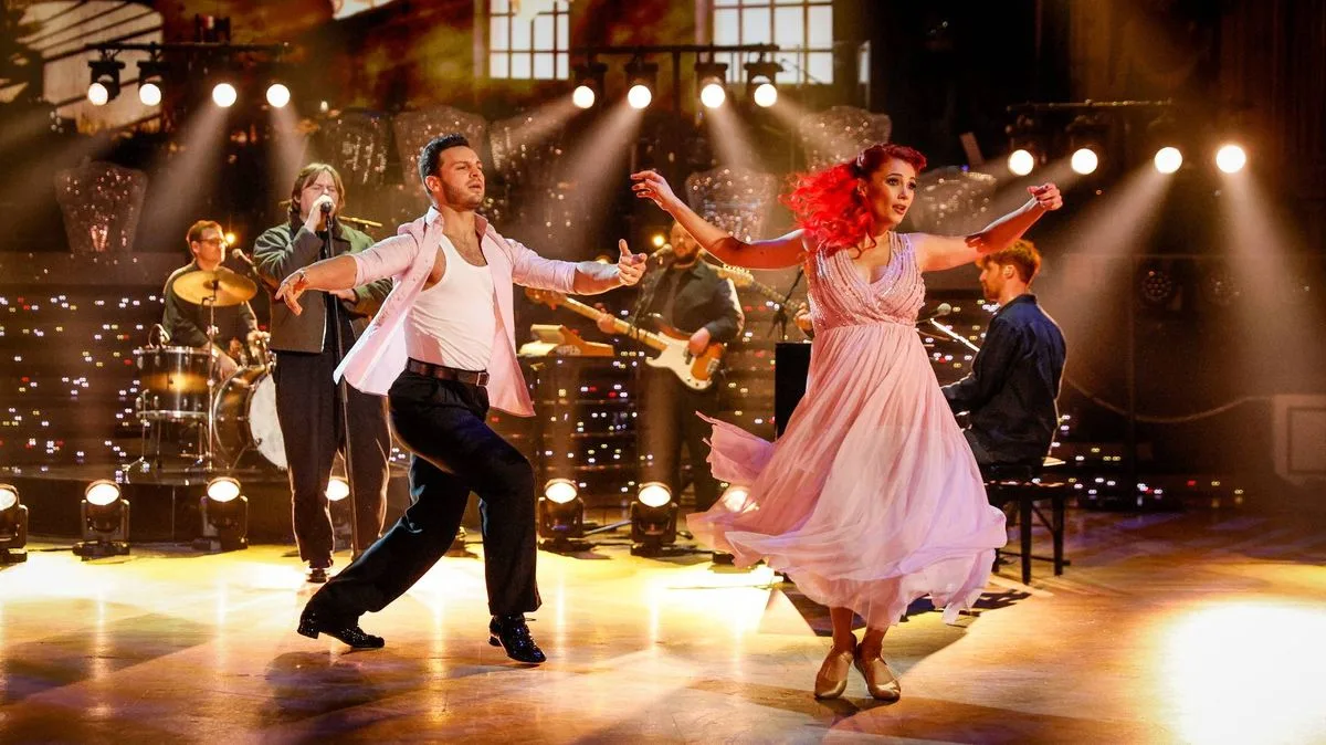 Pregnant Dianne Buswell Dazzles in Strictly Return