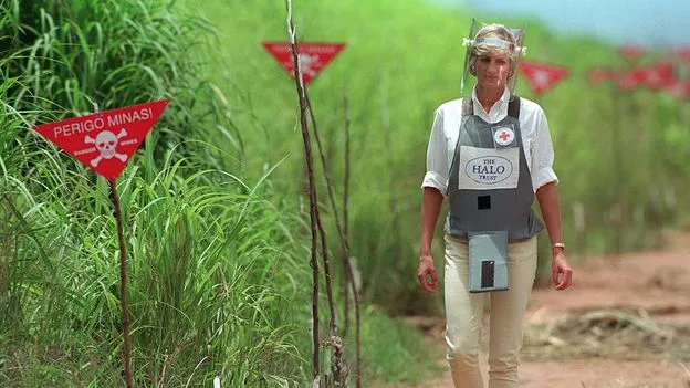 Princess Diana’s 1997 Landmine Walk: ‘I Come with My Heart’