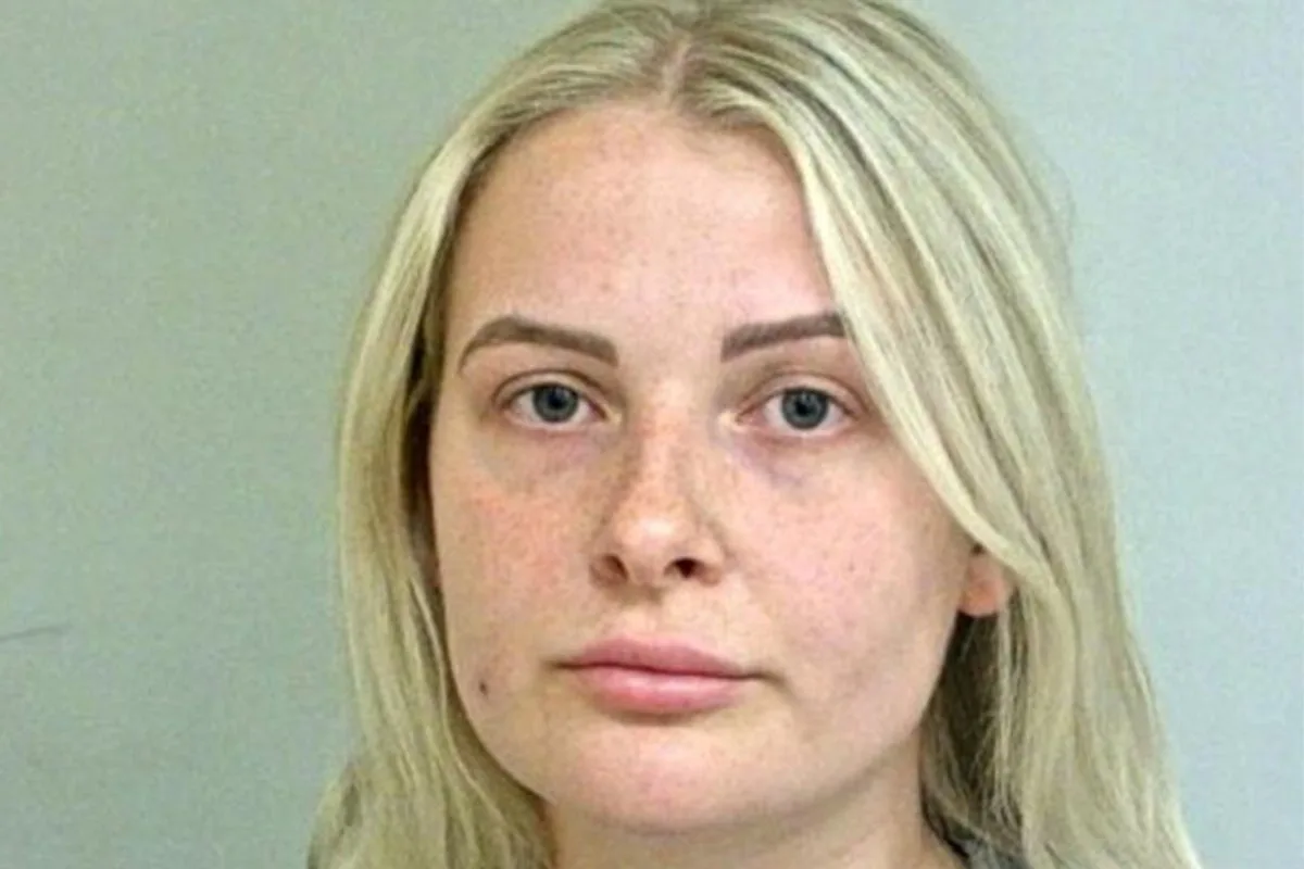 Prison Officer Jailed for Smuggling Phone to Murderer