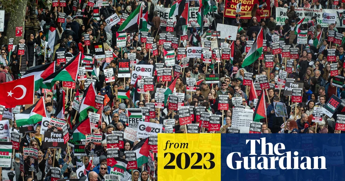 Pro-Palestinian March in London Draws Hundreds of Thousands Amid Far-Right Clashes