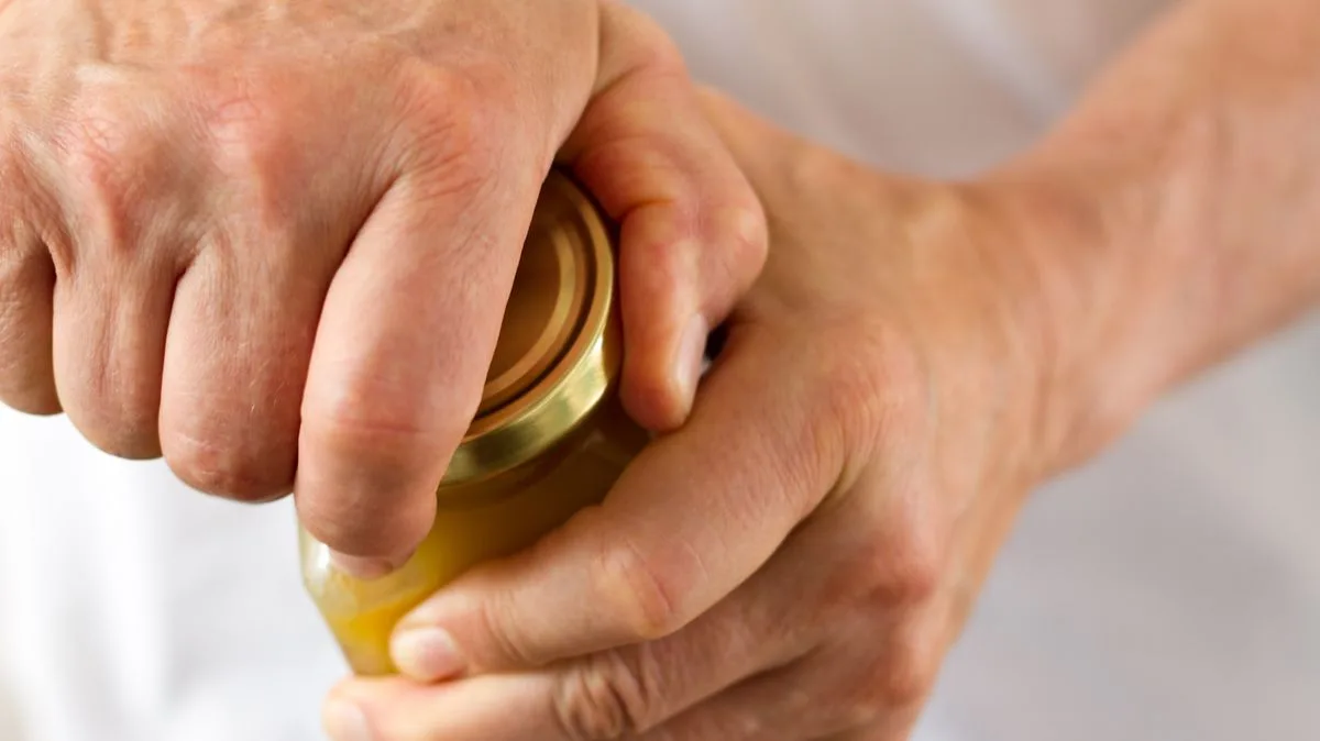Cambridge Professor Reveals Scientific Trick to Open Tight Jar Lids