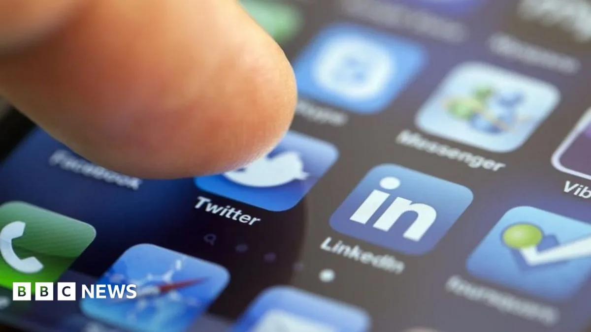 PSNI Investigates Officers Over Inappropriate Social Media Posts