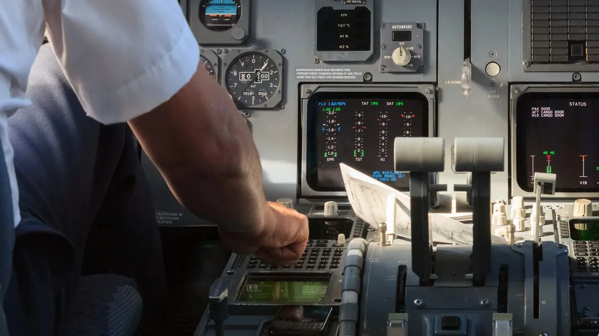 Pilot Reveals Real Reason for Airplane Mode: It's Not a Conspiracy