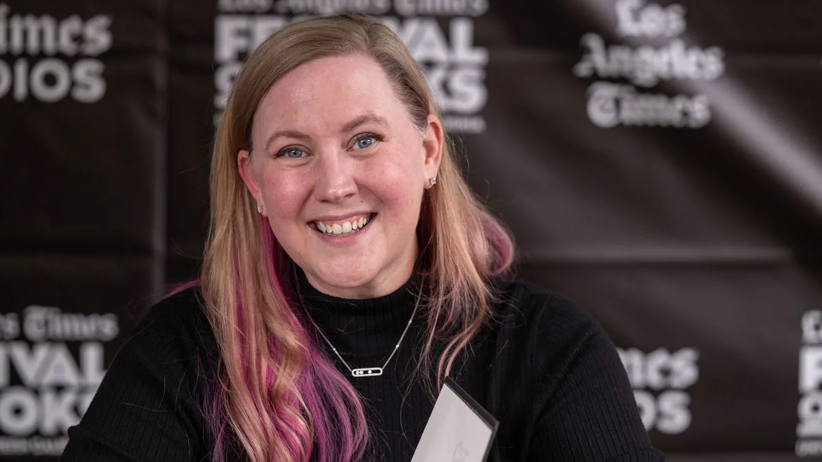 Rebecca Yarros Returns to Romance with Peculiar Stars