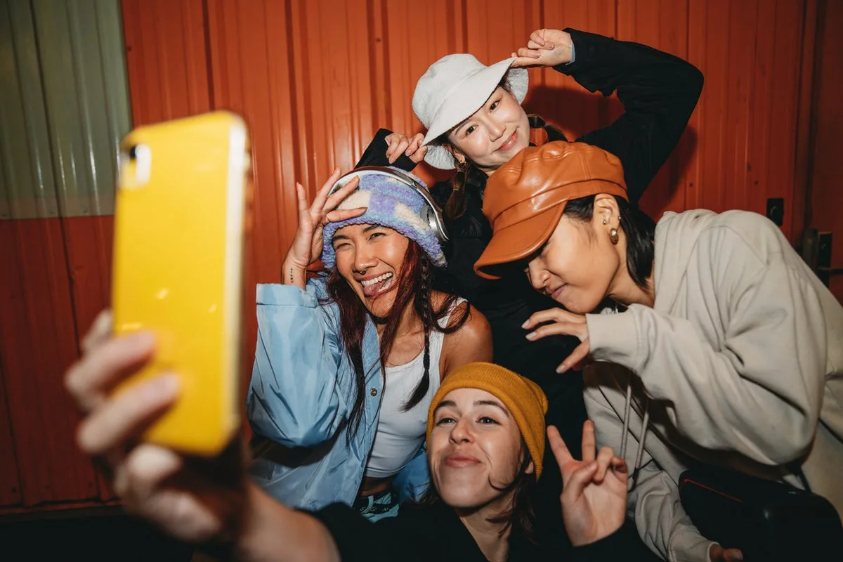 Relationship Anarchy Gains Popularity Among Gen Z and Millennials