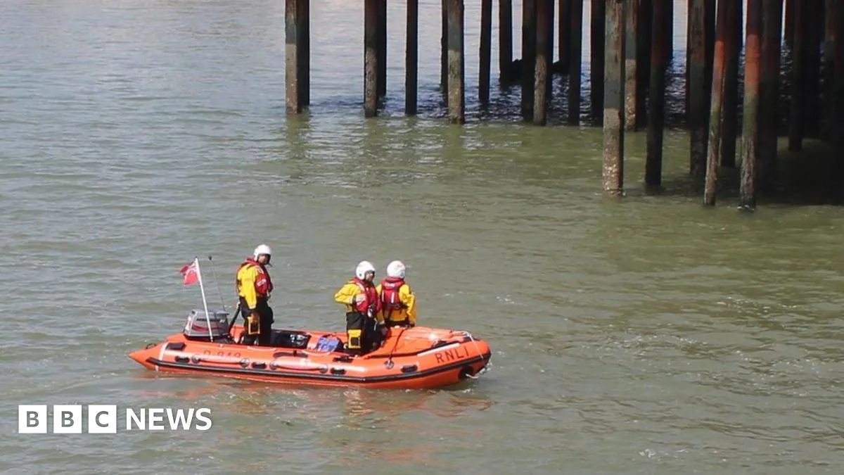 Clacton: Swimmer Missing After Five Rescued from Sea