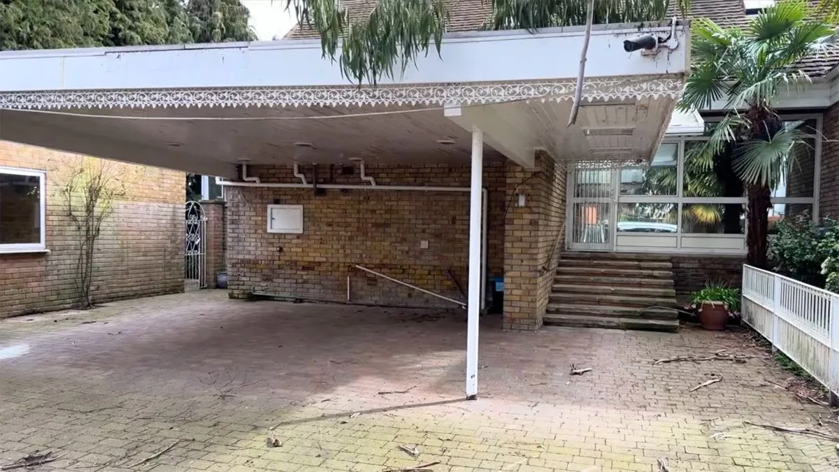 Rolf Harris's Former Mansion Fails to Sell at Auction