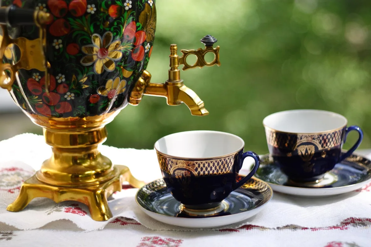 Russians Turn Back to Tea as Coffee Culture Wanes Amid Sanctions
