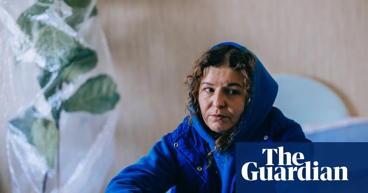 Kyiv Residents Endure Bitter Cold as Russian Strikes Cripple Power Grid