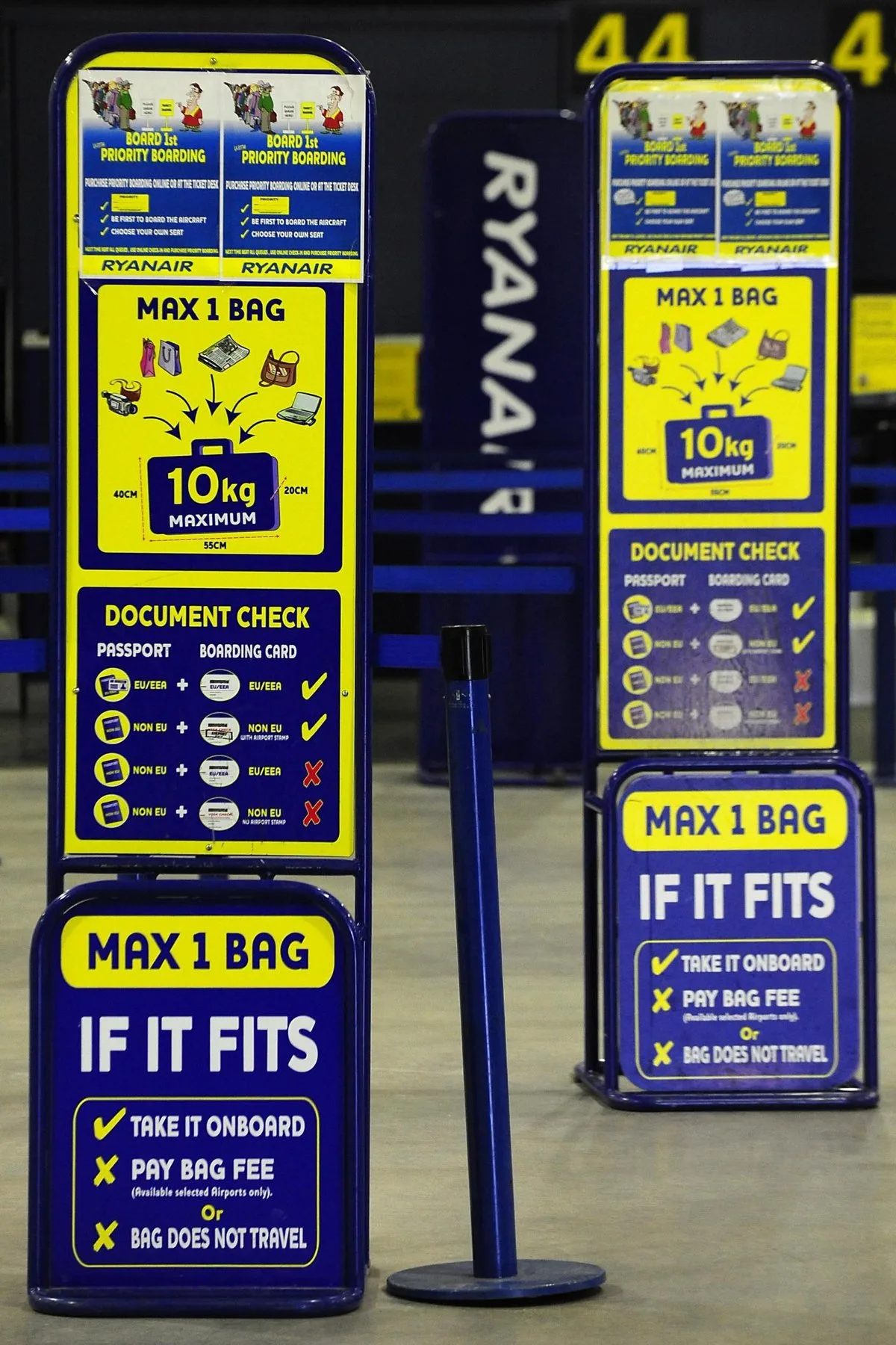 Ryanair Paying Staff Bonuses to Catch Oversized Cabin Bags