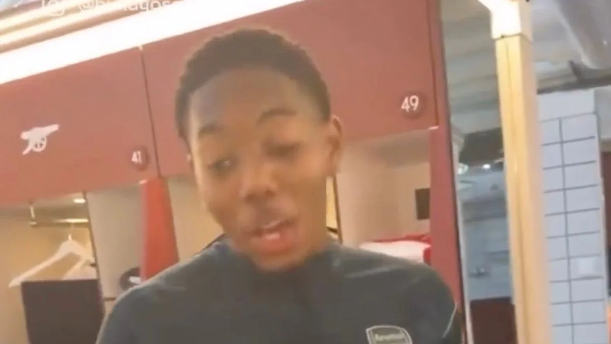 Saka and Lewis-Skelly Mock 'Bottlers' Tag with Champagne Video