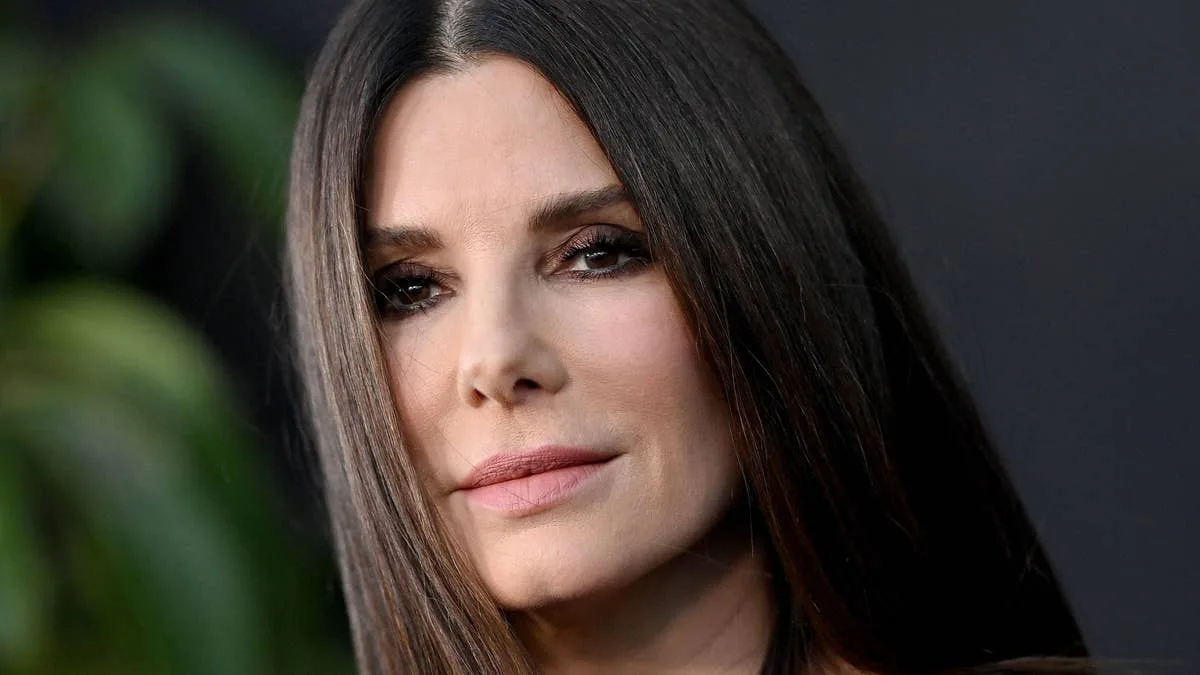 Sandra Bullock Makes Rare Public Appearance with Keanu Reeves at Speed Reunion
